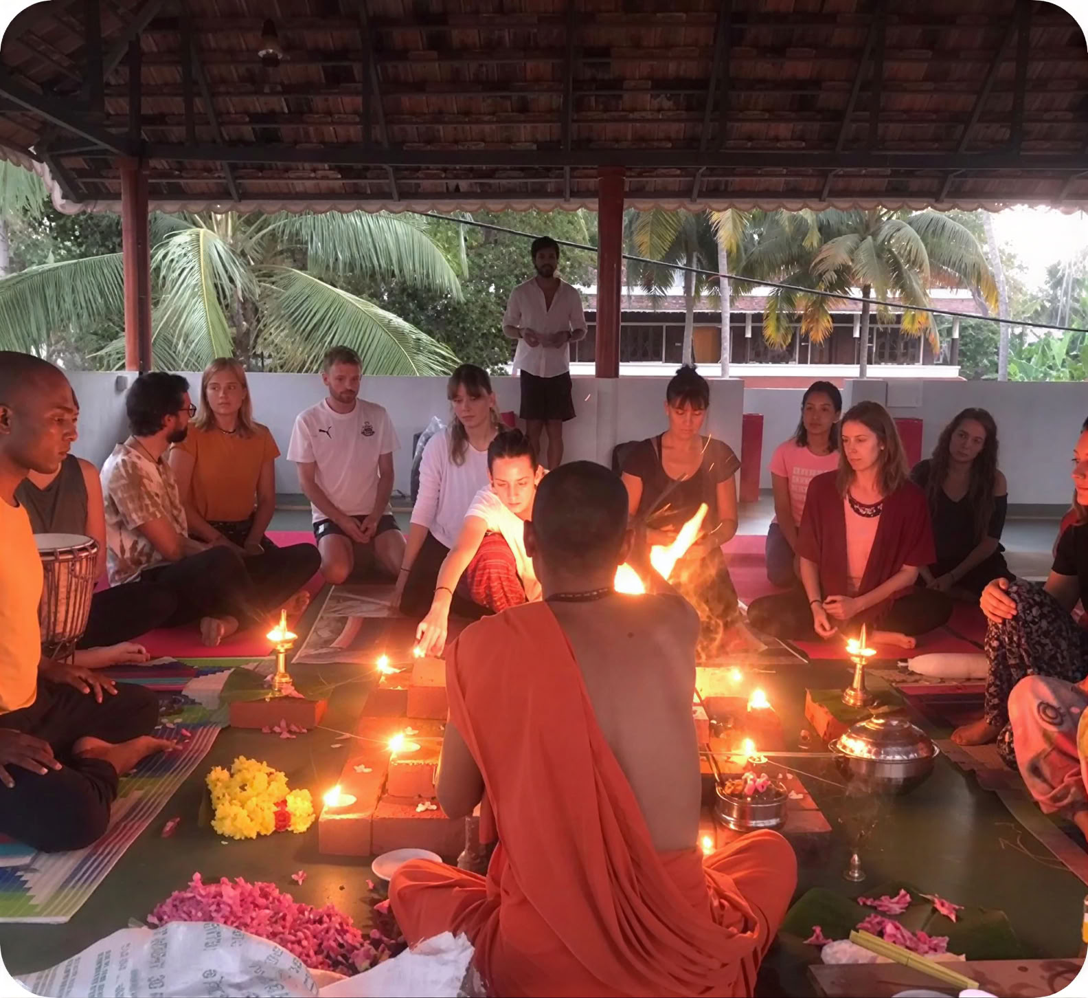 Corso di formazione insegnanti di yoga di 200 ore in 21 giorni in Kerala