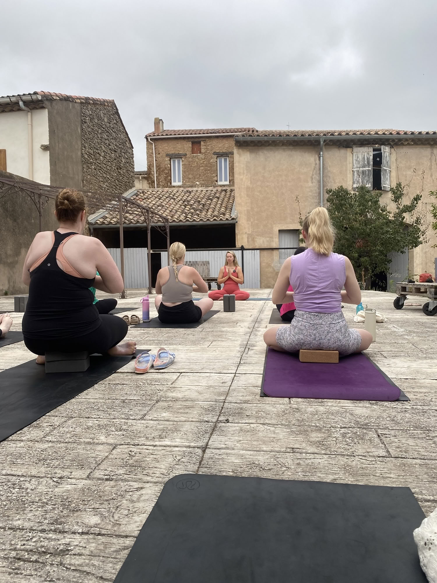 Riaccendi la tua luce interiore: ritiro di yoga e meditazione nel sud della Francia