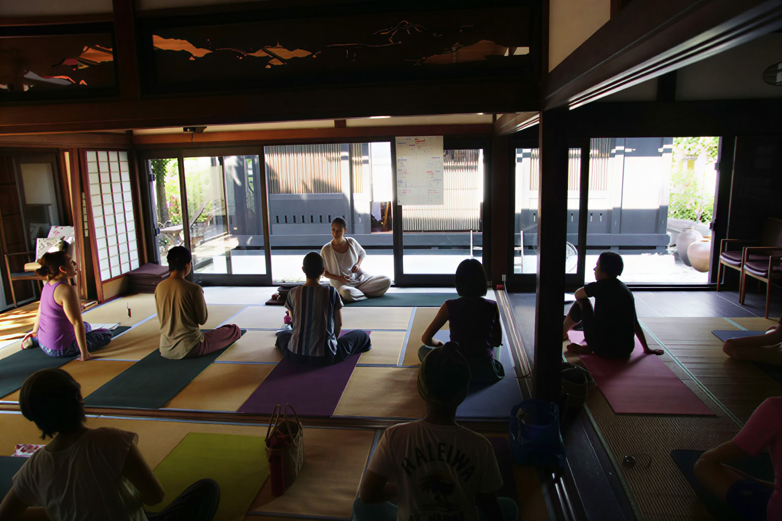Ritiro di meditazione mindfulness silenziosa e yoga