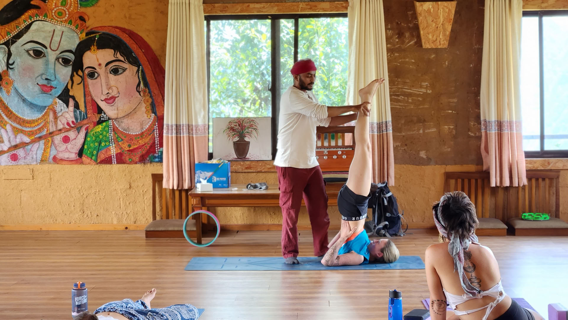 Corso di formazione insegnanti di yoga di 200 ore con vista sull’Himalaya ad Astam, vicino a Pokhara