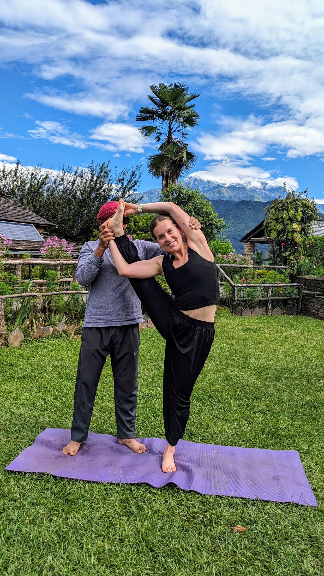 Corso di formazione insegnanti di yoga di 200 ore con vista sull’Himalaya ad Astam, vicino a Pokhara