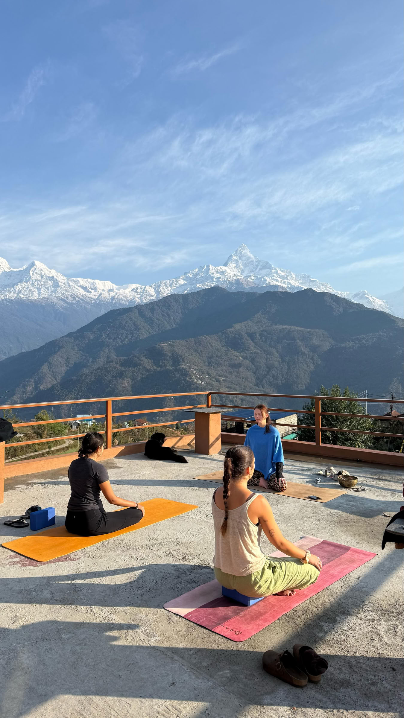 Corso di formazione insegnanti di yoga di 200 ore con vista sull’Himalaya ad Astam, vicino a Pokhara