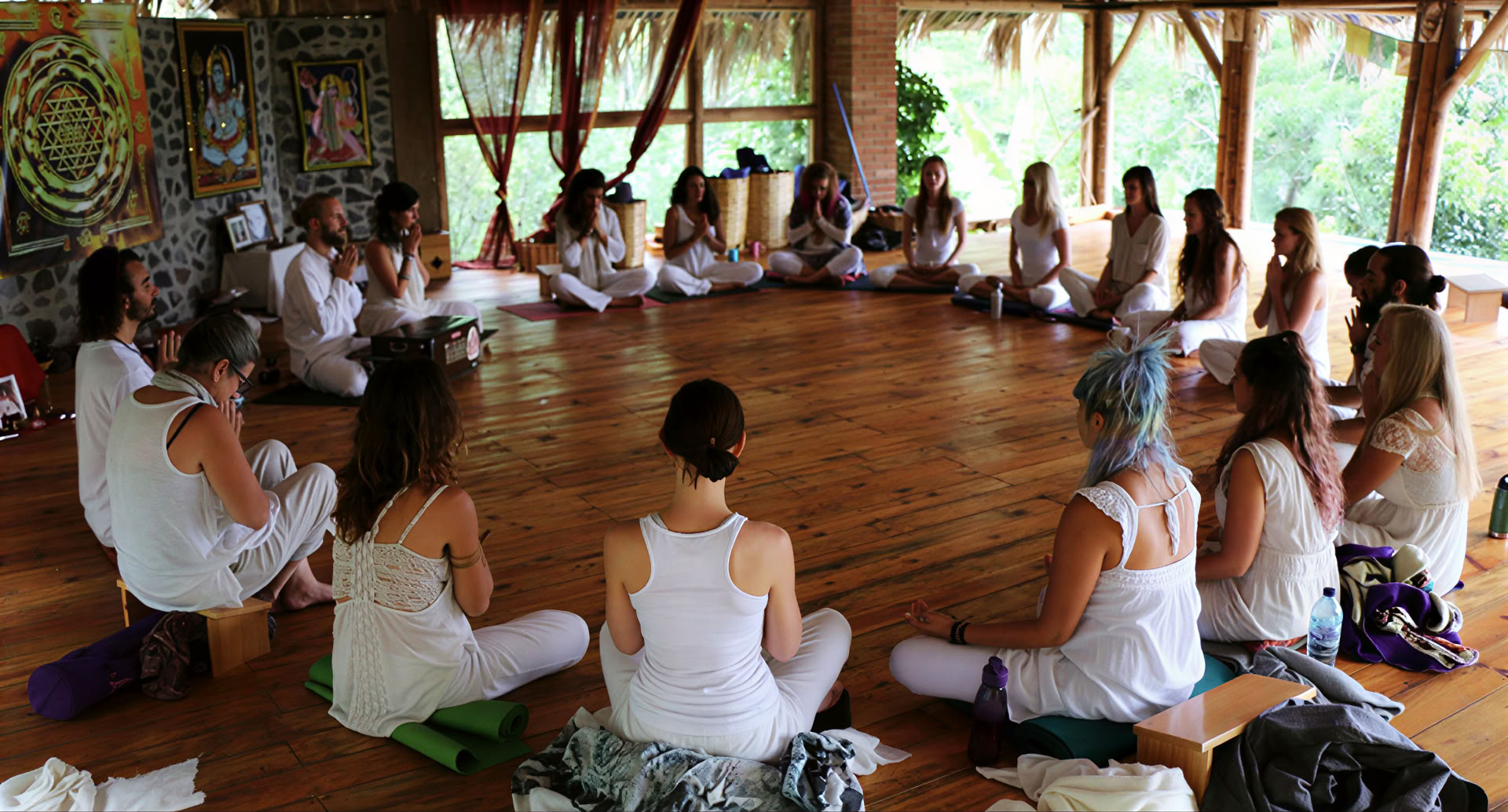 Corso RYT di 200 ore · Toscana, Italia · Certificato Yoga Alliance