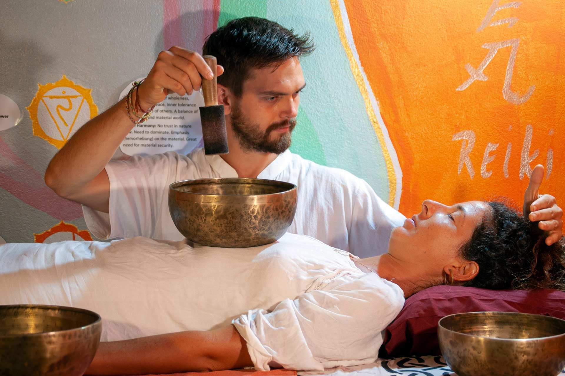 Meditazione con campane tibetane per la guarigione sonora in Thailandia, Krabi