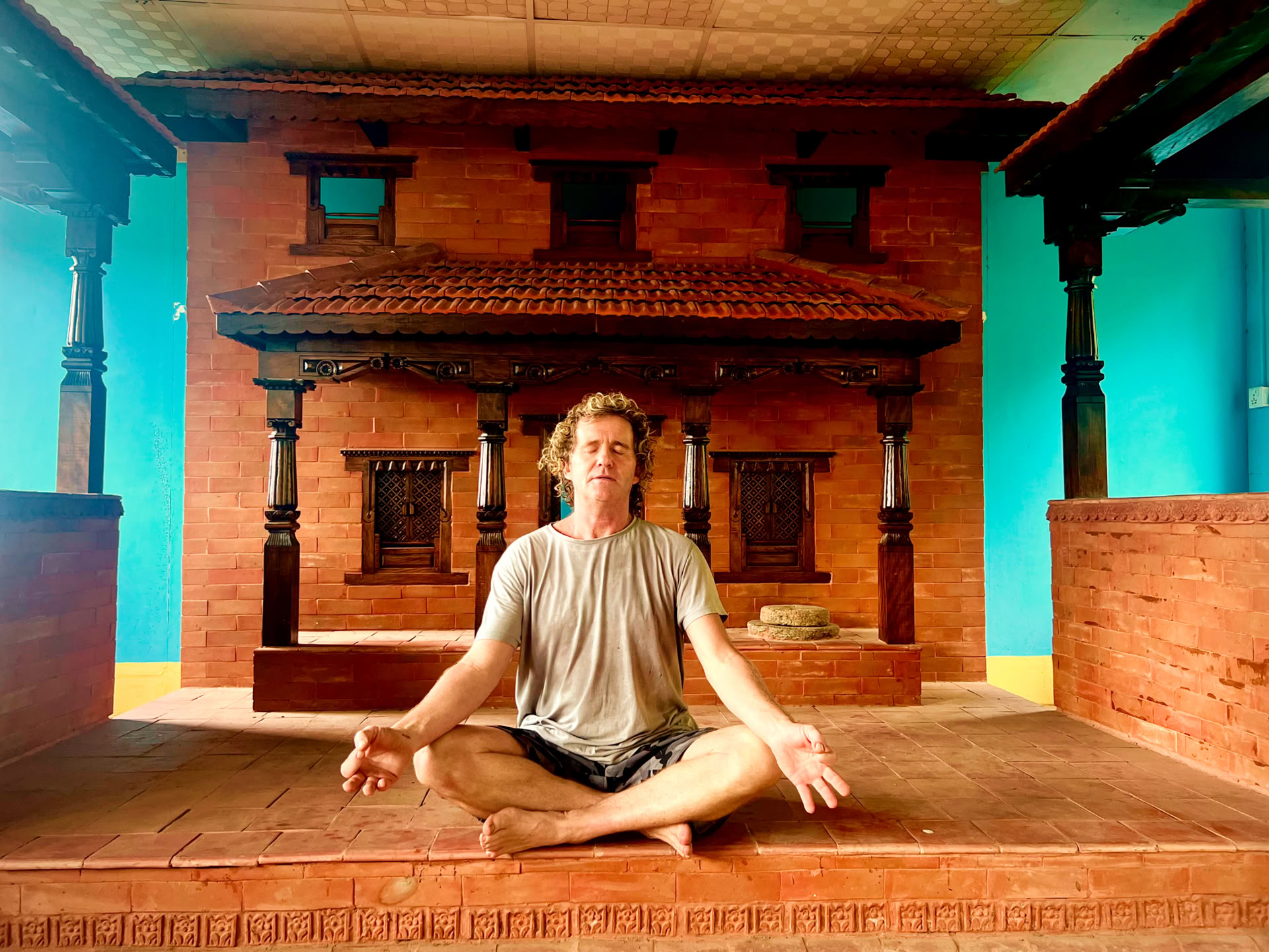 Un viaggio olistico di yoga