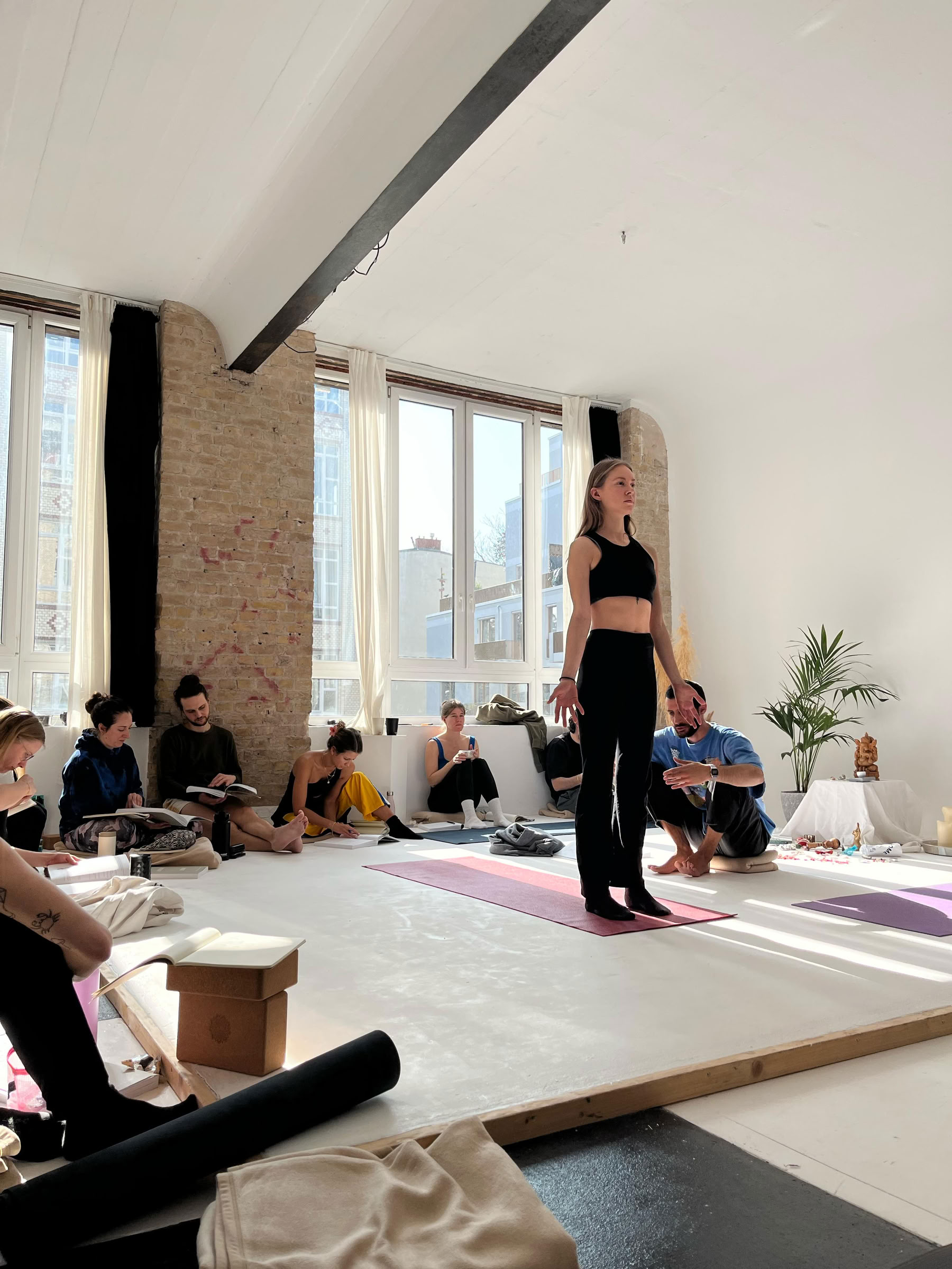 Formazione Avanzata per Insegnanti di Yoga 150H – Espandi e Risplendi