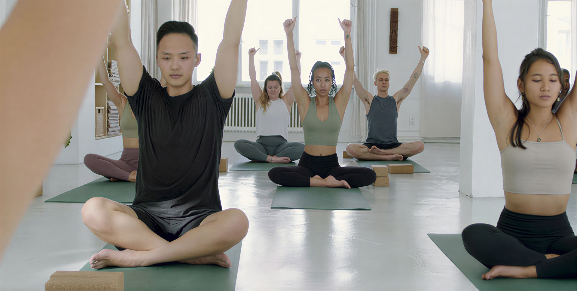 Formazione Avanzata per Insegnanti di Yoga 150H – Espandi e Risplendi