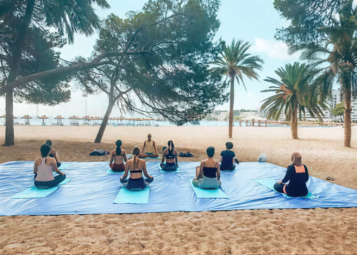 Yoga in spiaggia
