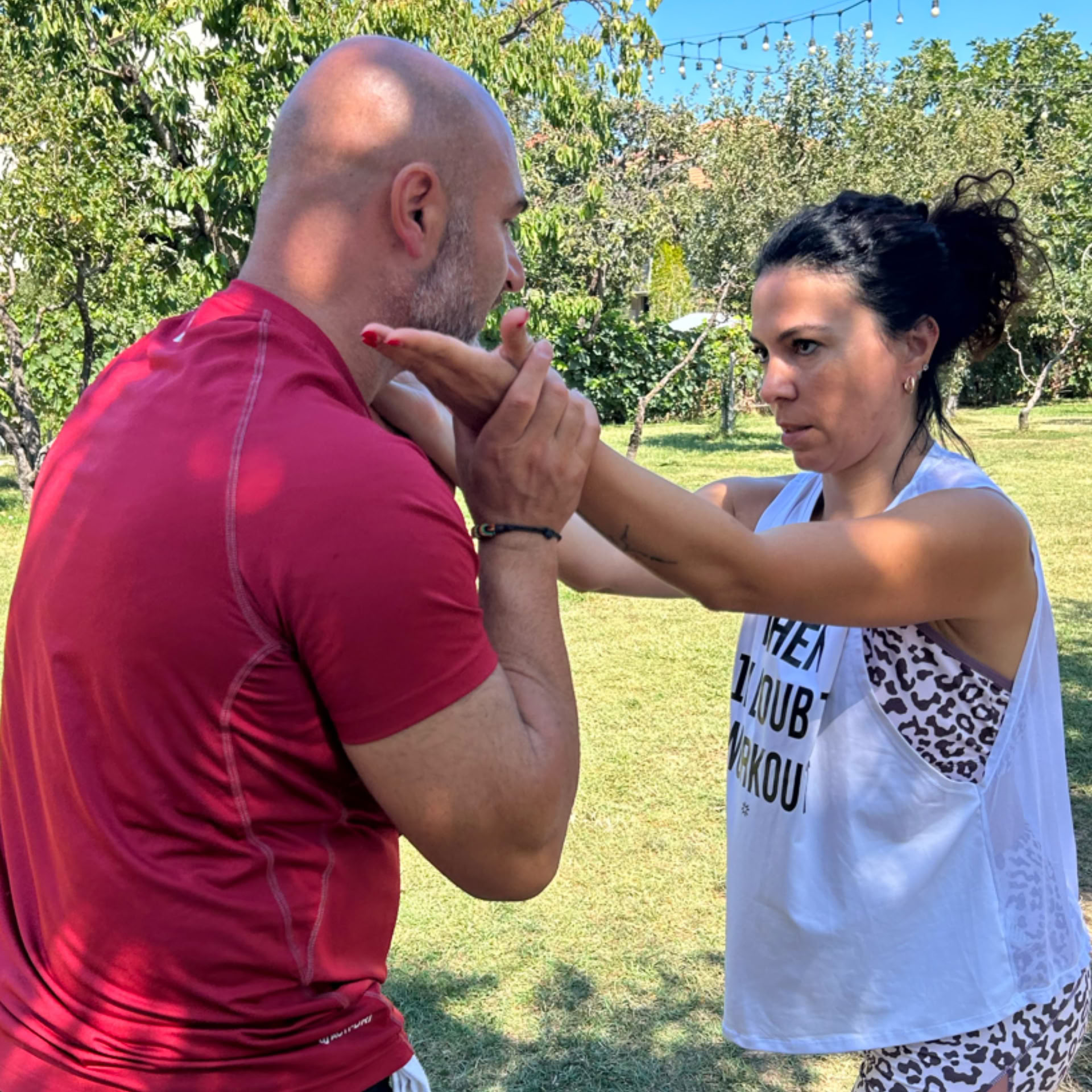 Trova la tua forza: yoga e autodifesa sul Lago di Ocrida