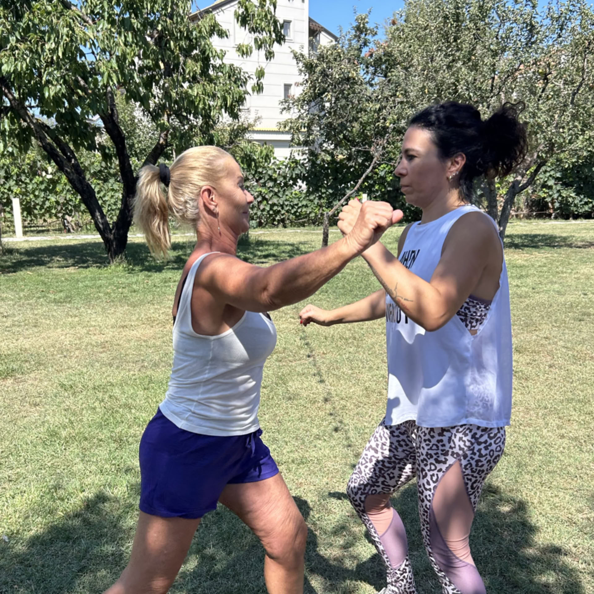 Trova la tua forza: yoga e autodifesa sul Lago di Ocrida