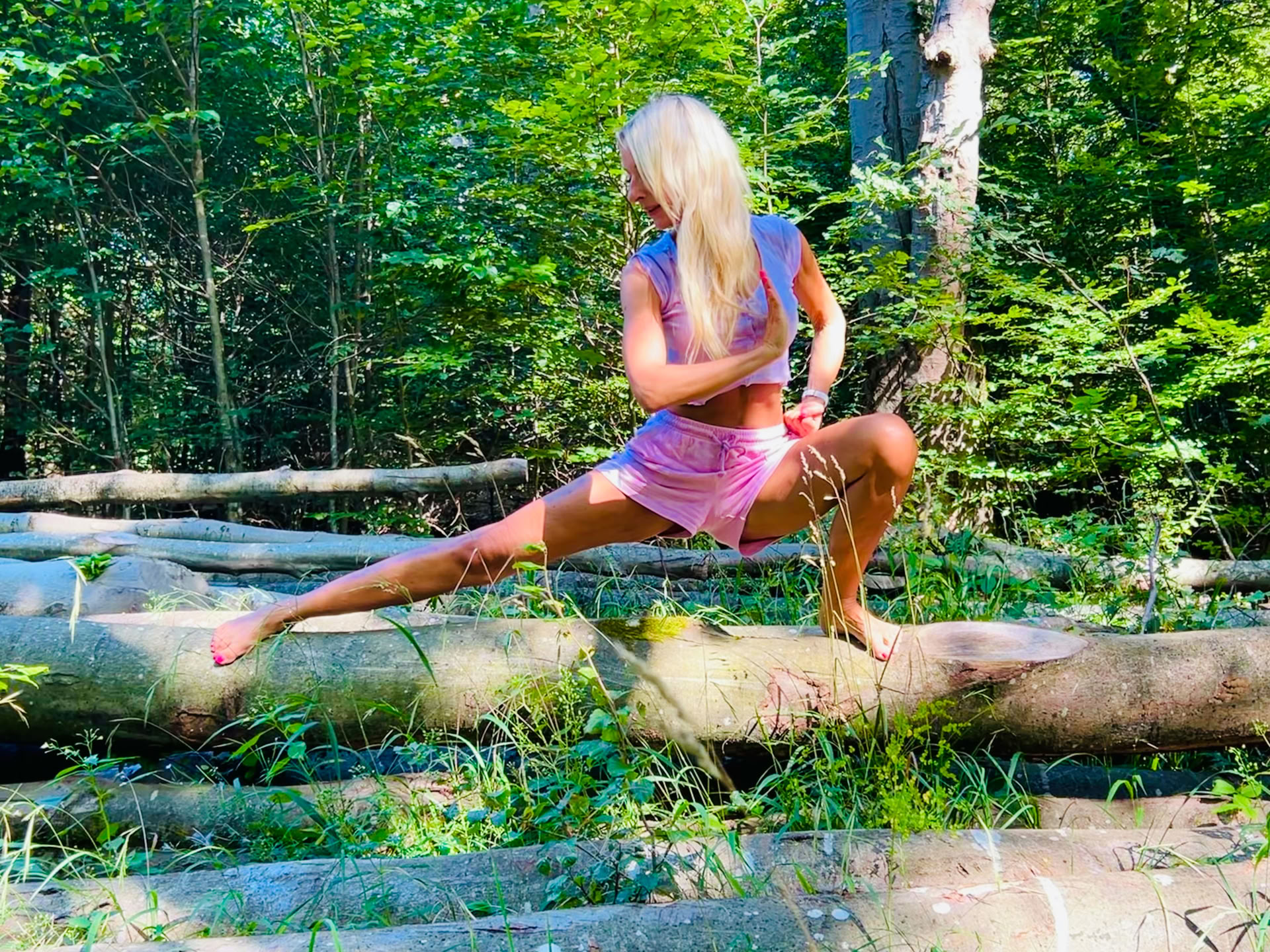 Radicato nella natura: un ritiro di yoga e qi gong sotto gli alberi