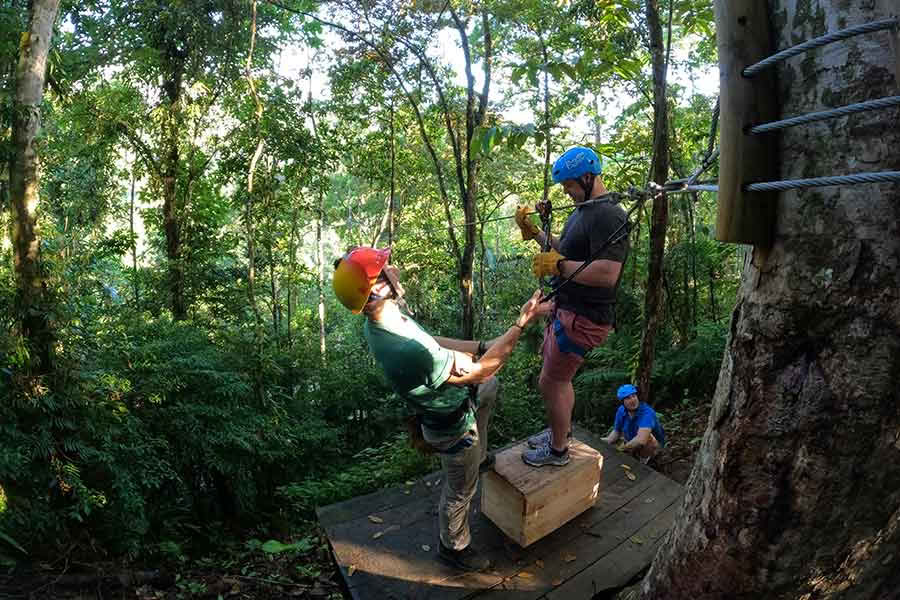 Zipline sul fiume Pacuare