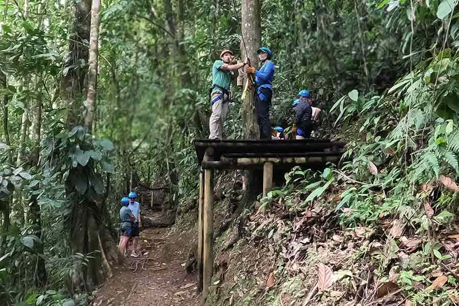 Zipline sul fiume Pacuare