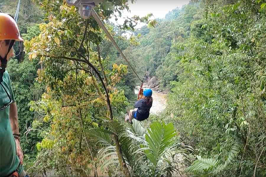 Zipline sul fiume Pacuare