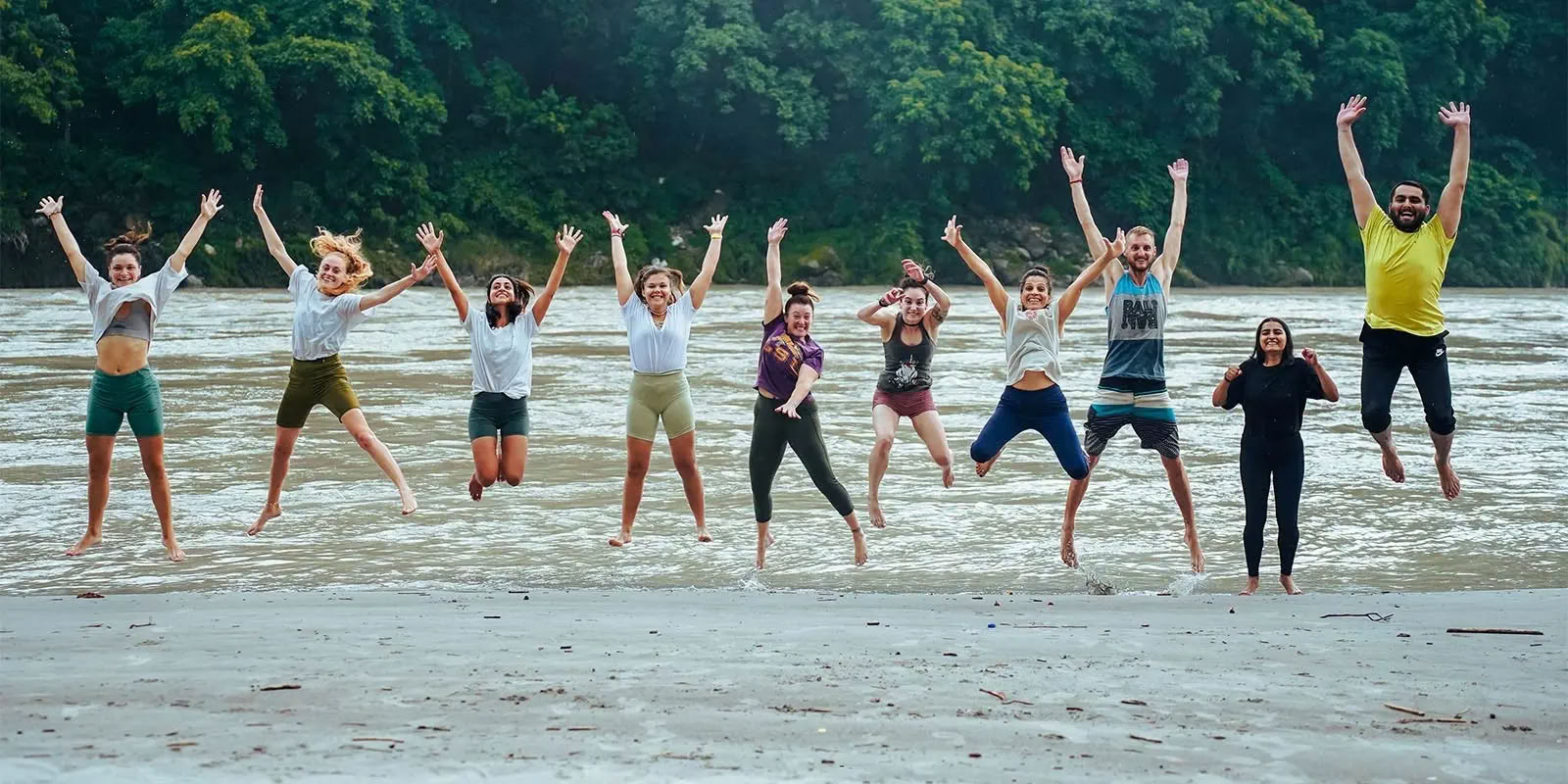 Ritiro di yoga e guarigione di 7 giorni a Rishikesh, India
