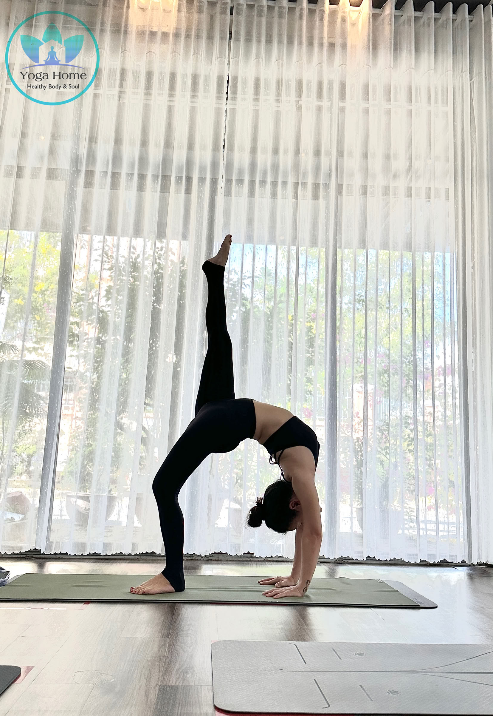 Corso di formazione insegnanti di yoga di 200 ore presso Yoga Home School