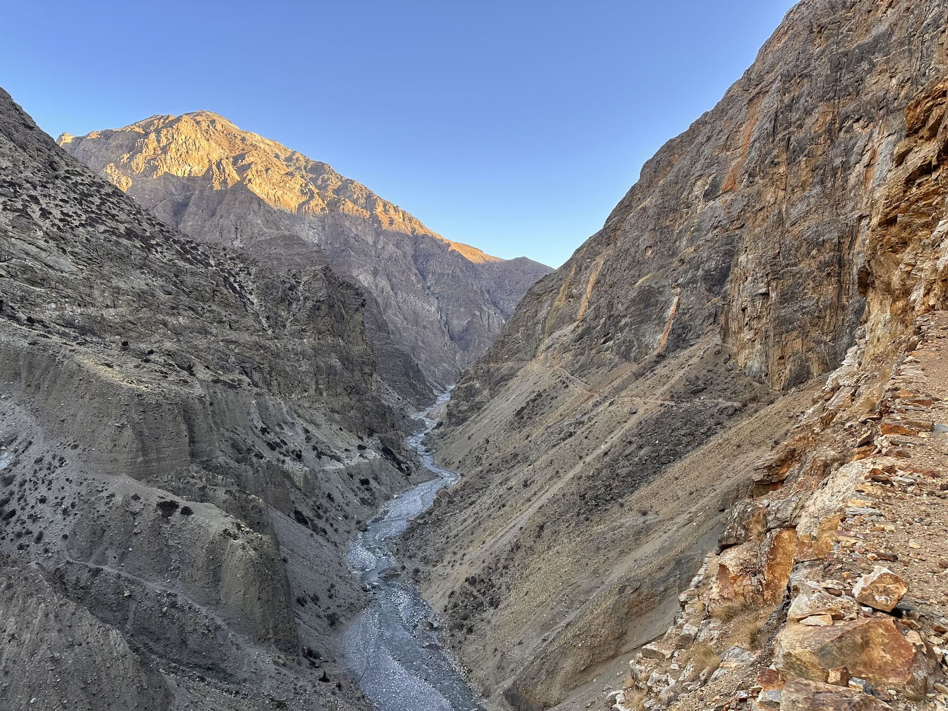 Trekking yoga sul circuito dell’Annapurna con il lago Tilicho