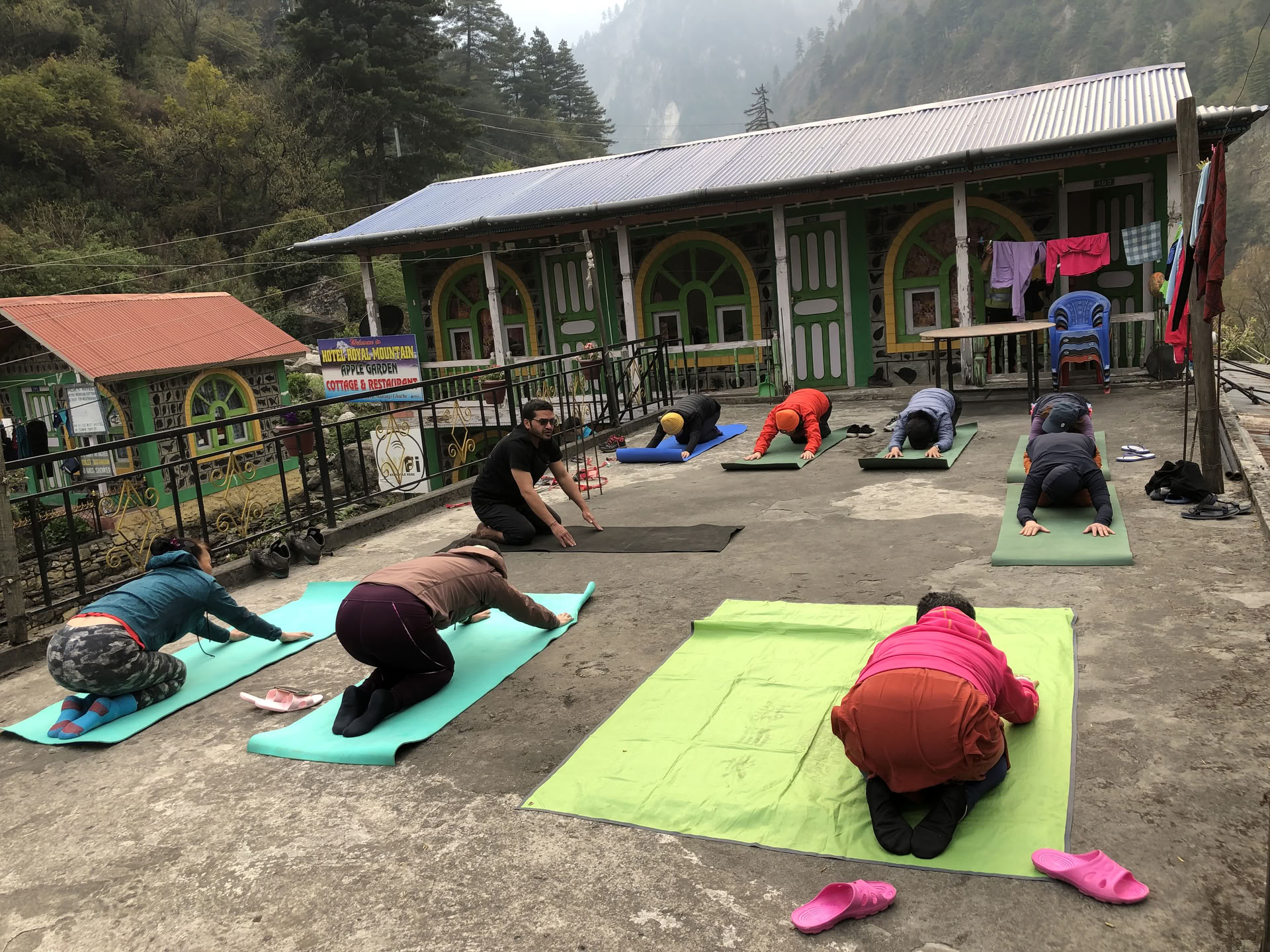Immersione profonda di yoga in Nepal