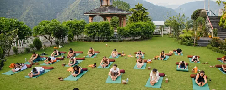 Formazione insegnanti di yoga RYT di 200 ore a Rishikesh, India