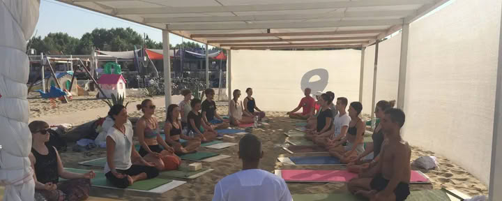 Formazione Insegnanti di Yoga di 50 Ore in Italia