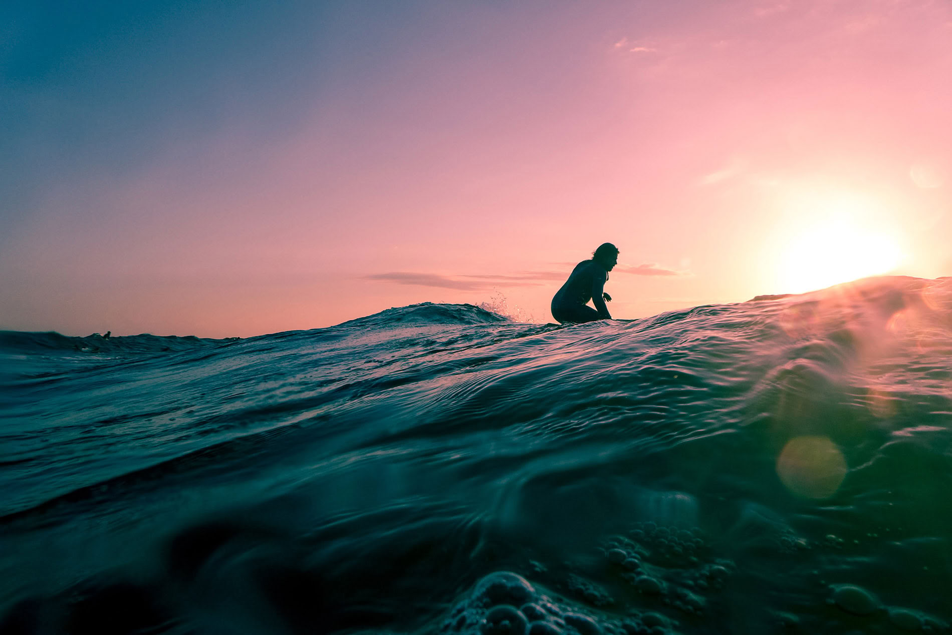 Muoviti Come l’Acqua: Ritiro di Yoga, Pilates e Surf
