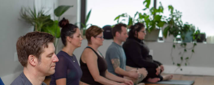 Vinyasa Yoga del lunedì alle 18:00