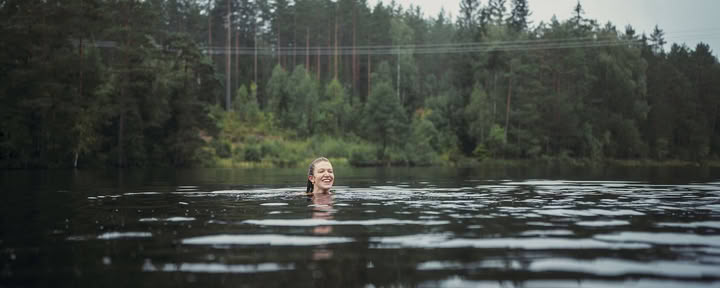 Ritiro di yoga per il solstizio d’estate nella natura selvaggia della Svezia: riposati e torna selvaggio nella foresta svedese
