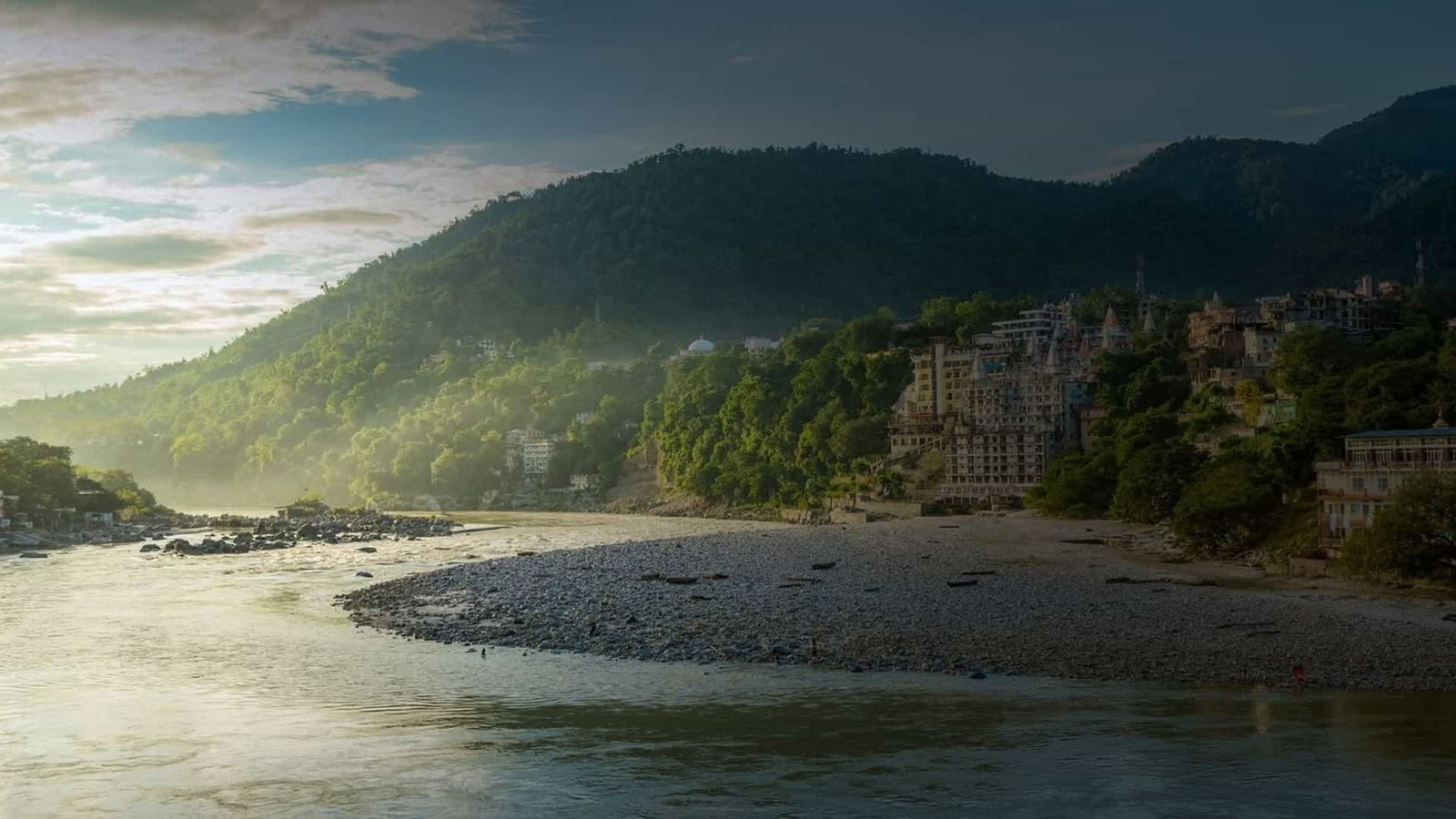 Drishti Yoga School - La migliore scuola di formazione per insegnanti di yoga a Rishikesh