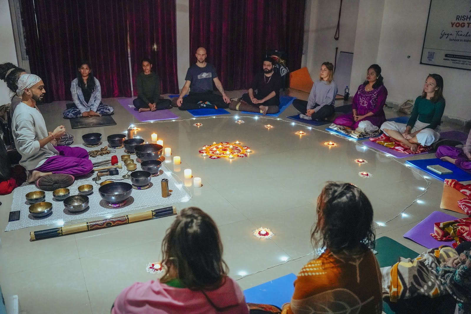 Kaivalyam Yoga School - Formazione per insegnanti di yoga a Rishikesh