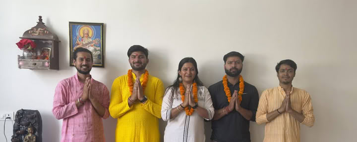 Lezioni di yoga Kunwar | Lezioni di yoga a Dehradun | Corso di yoga a Dehradun | Formazione insegnanti di yoga a Dehradun