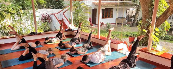 Scuola di Yoga e Studi Vedanta di Santhi