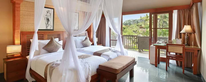 Villa con piscina a quattro camere da letto