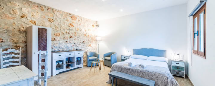 Studio rustico con terrazza privata