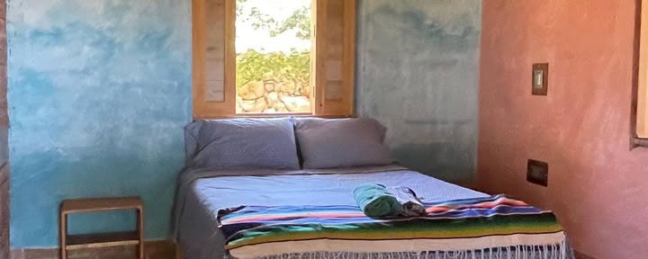 Camera privata con bagno privato, letto king size e veranda (aria condizionata opzionale)